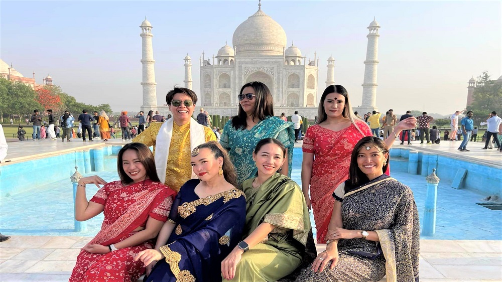 Taj Mahal Tour With Traditional Indian Dress