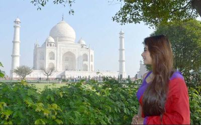 Taj Mahal Guided Tour With Monuments Fee + Car + Guide