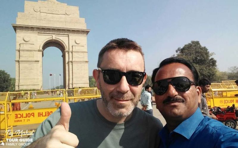 6896d3637f20d-tour-guide-for-delhi.jpg