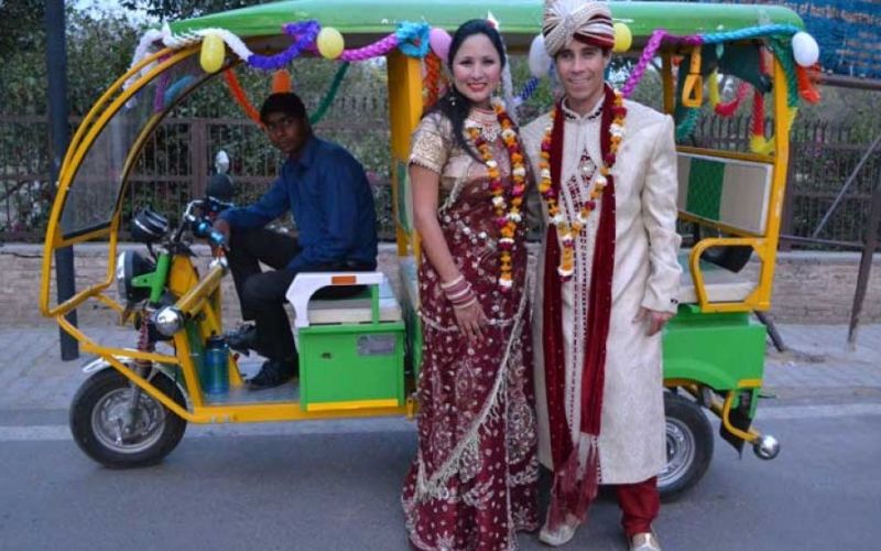 68b8af8435083-e-rickshaw-ride-in-agra.jpg