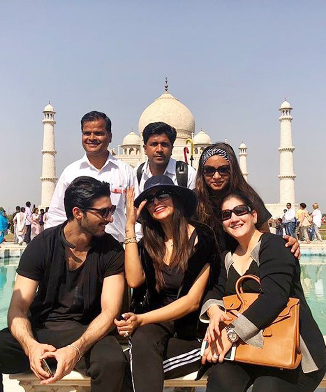 Taj Mahal Tour Guides